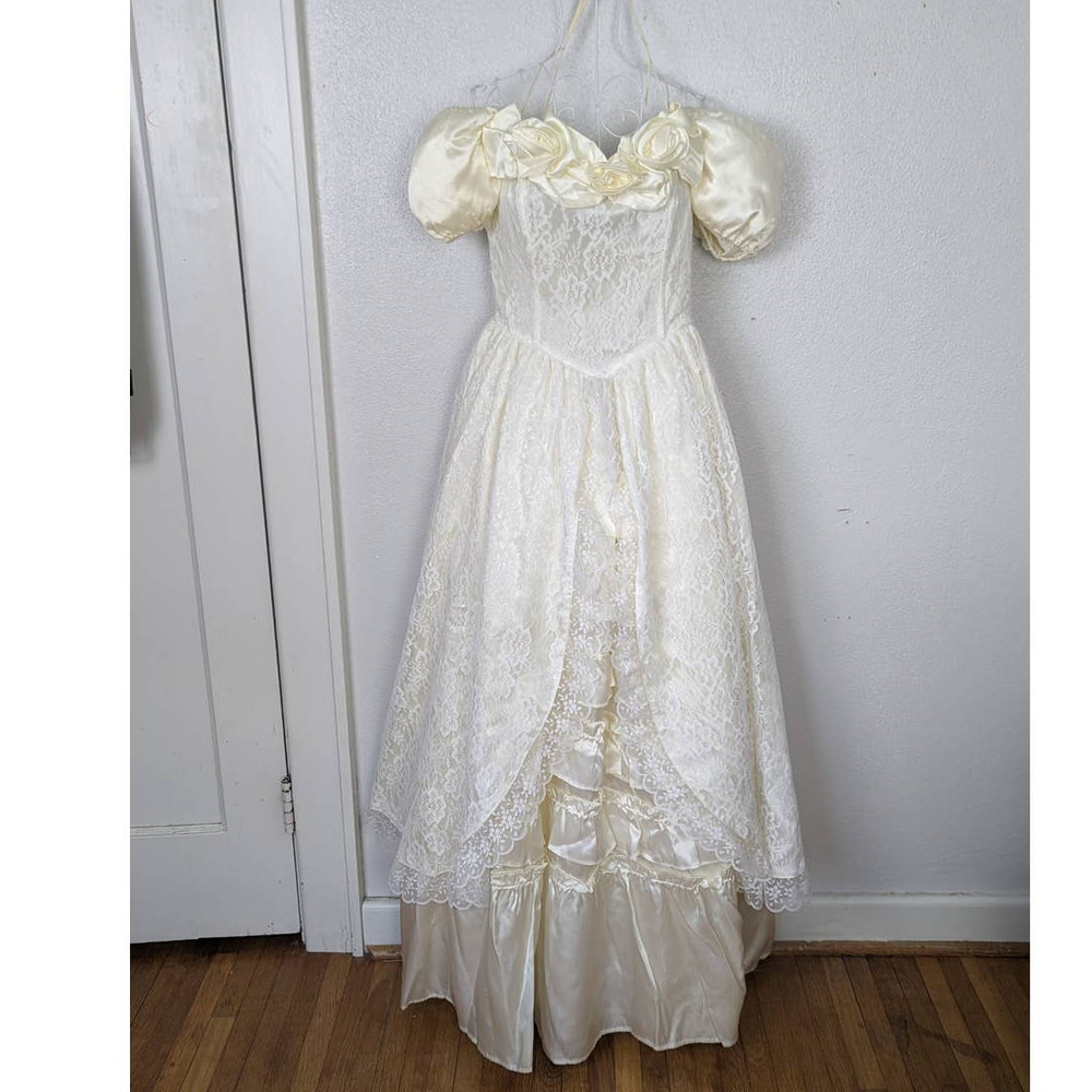 Vintage Gunne Sax Romantic Renaissance Off Shoulder  Bridal Collection  26W